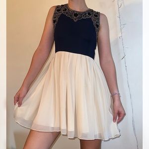 Simplistic Women’s XS Navy and Cream semi-formal dress with beading